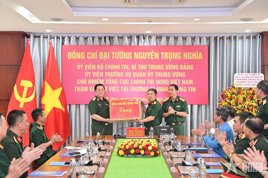 Gallery - 	Đại tướng Nguyễn Trọng Nghĩa thăm, tặng quà tại tỉnh Khánh Hòa